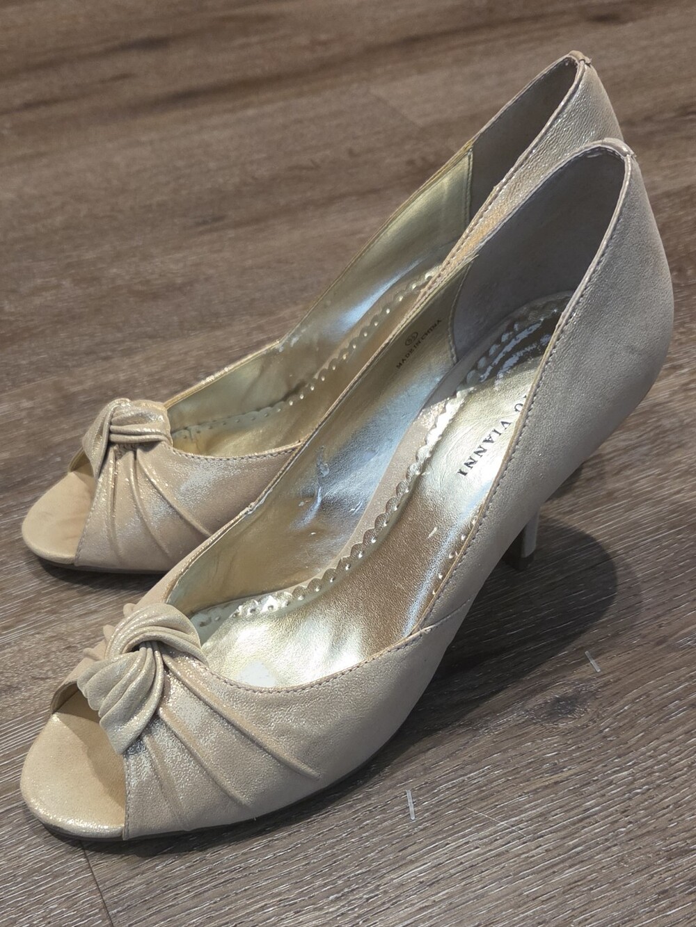 Roberto Vianni Gold Shimmer Peep-Toe Kitten Heels – Size 8.5